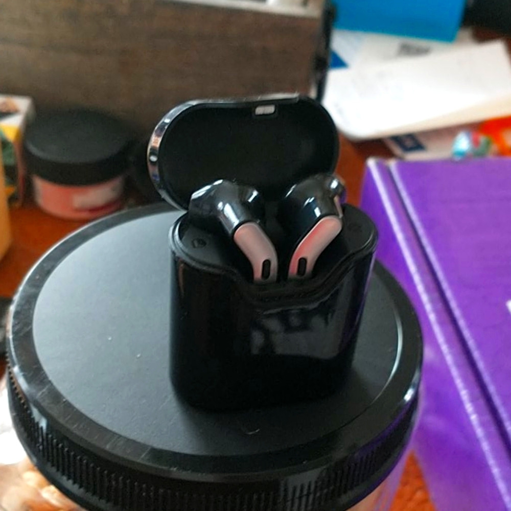 Bluetooth earbuds